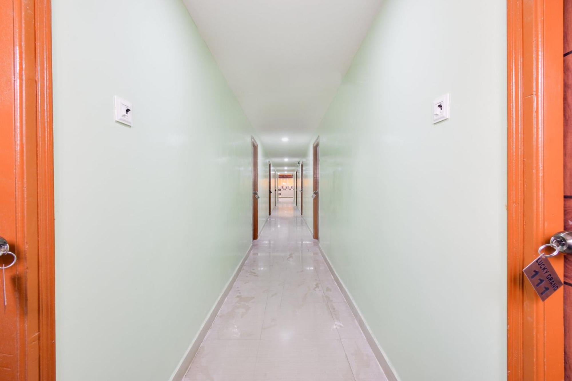 Hotel O Lucky Grand Hyderabad Exterior foto