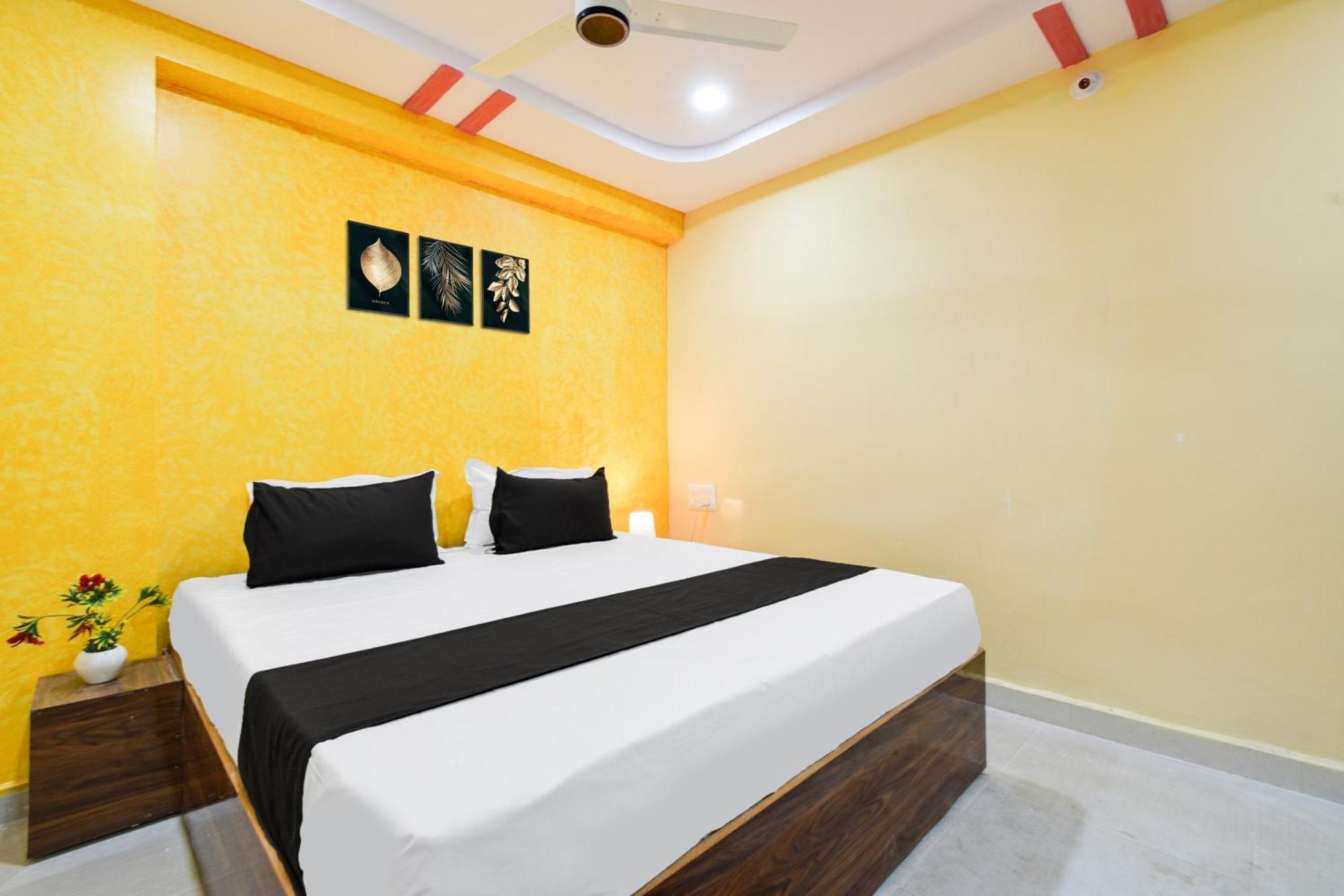 Hotel O Lucky Grand Hyderabad Exterior foto