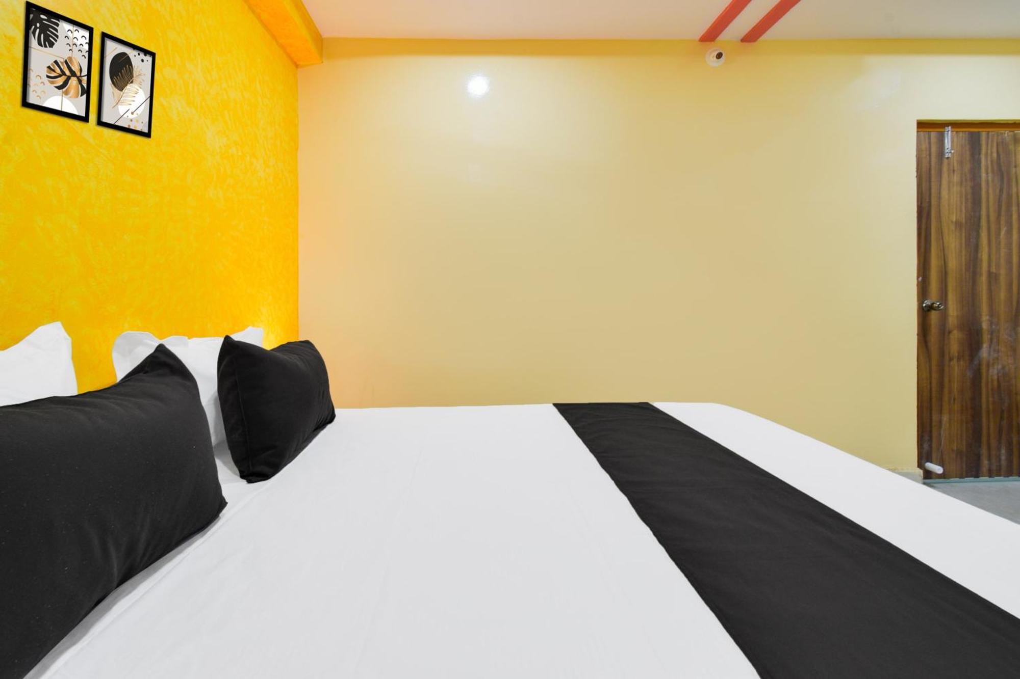 Hotel O Lucky Grand Hyderabad Exterior foto