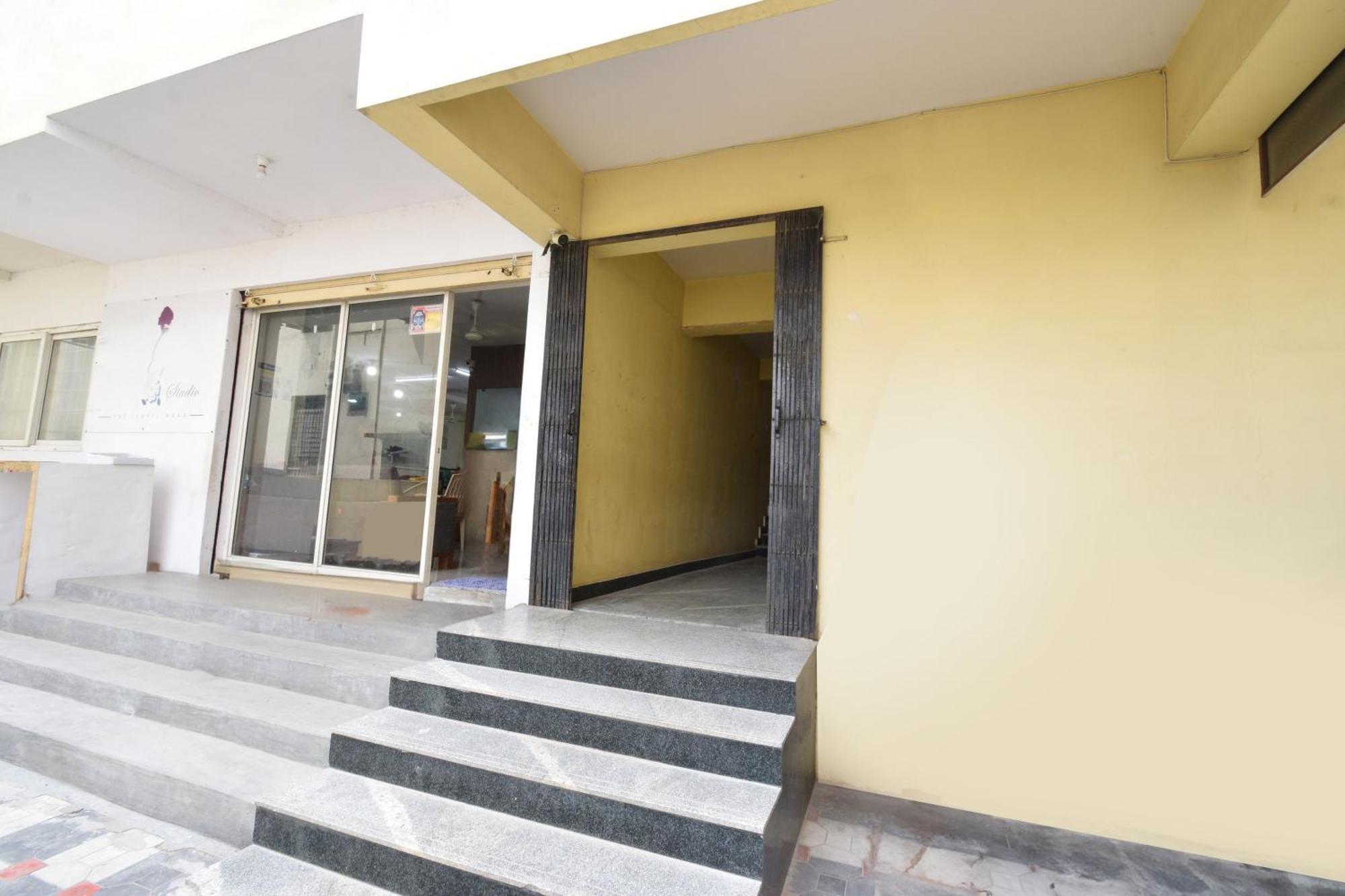 Hotel O Lucky Grand Hyderabad Exterior foto
