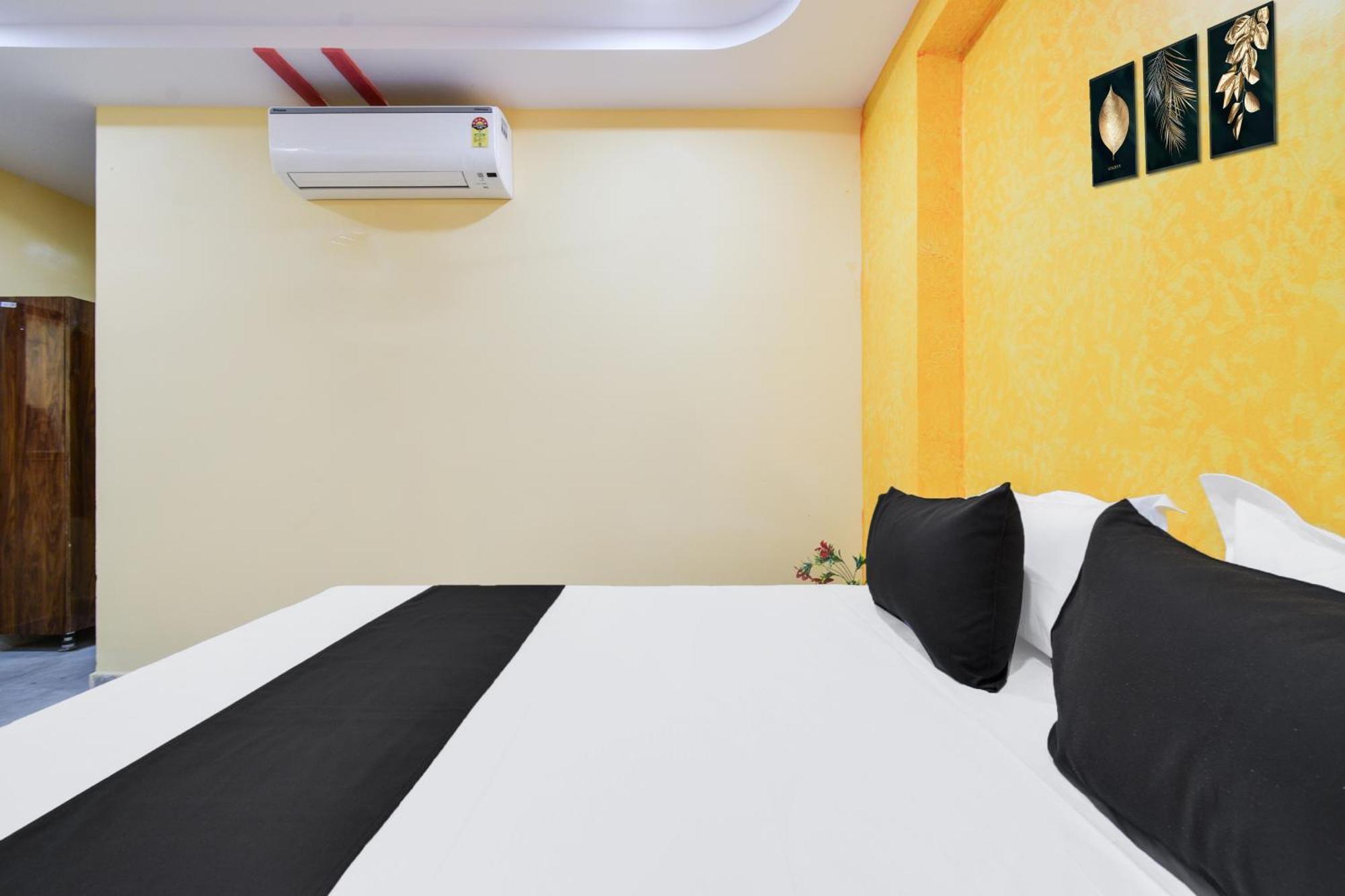 Hotel O Lucky Grand Hyderabad Exterior foto