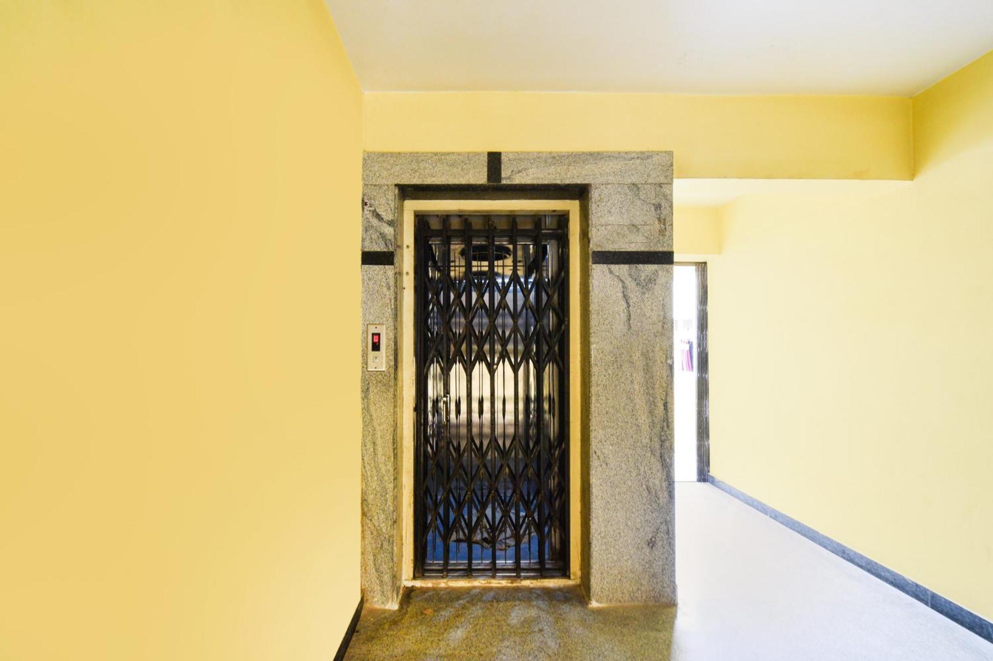 Hotel O Lucky Grand Hyderabad Exterior foto