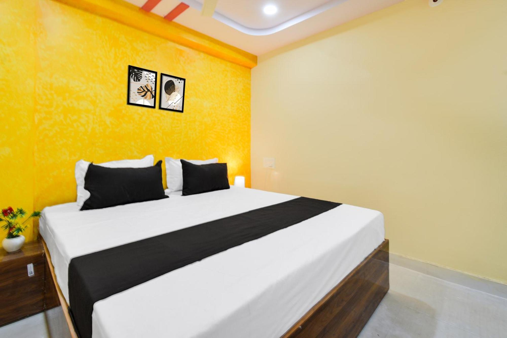 Hotel O Lucky Grand Hyderabad Exterior foto